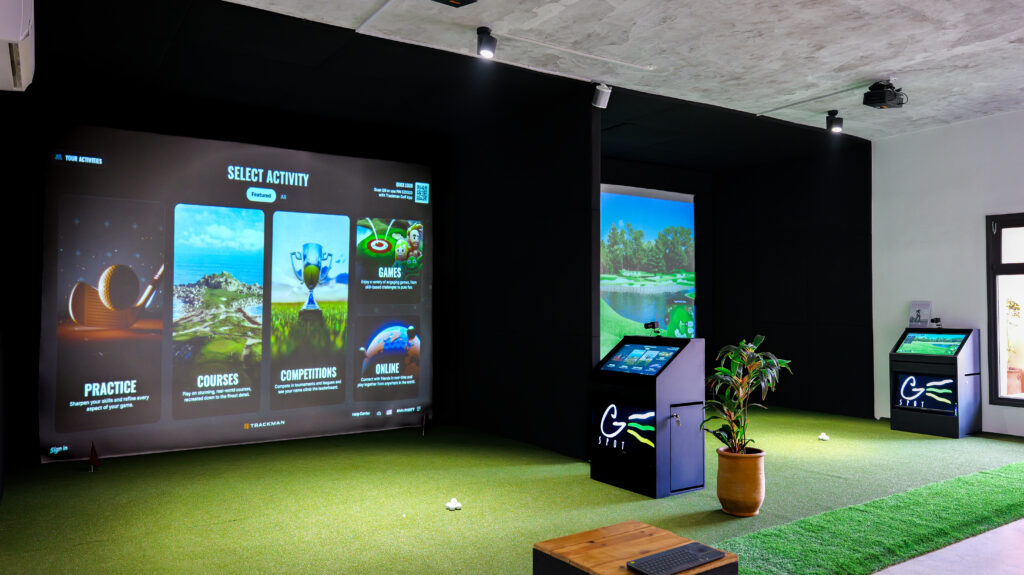 Les simulateurs TrackMan du G.Spot Golf Marrakech